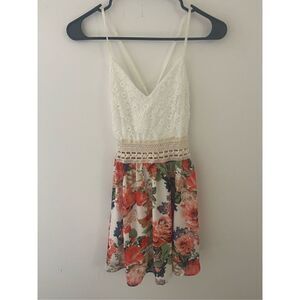 gLare Floral Lace Dress Size M